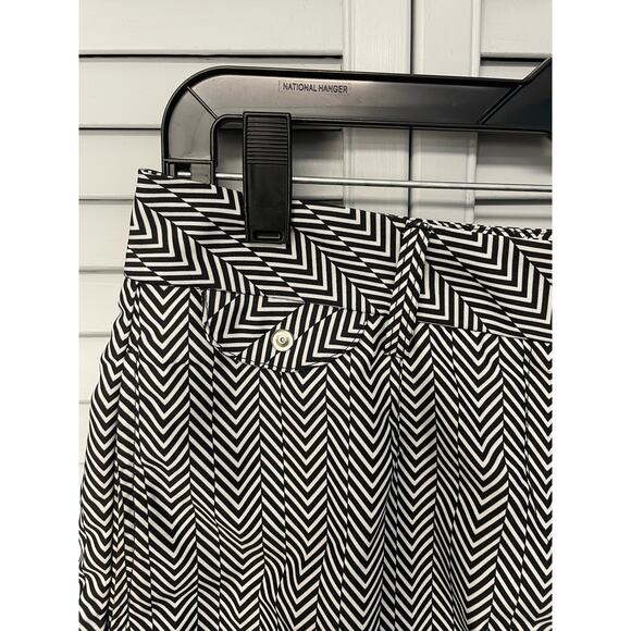 Puma Sport Lifestyle black white zigzag athletic golf shorts women's size 6 - Picture 5 of 5